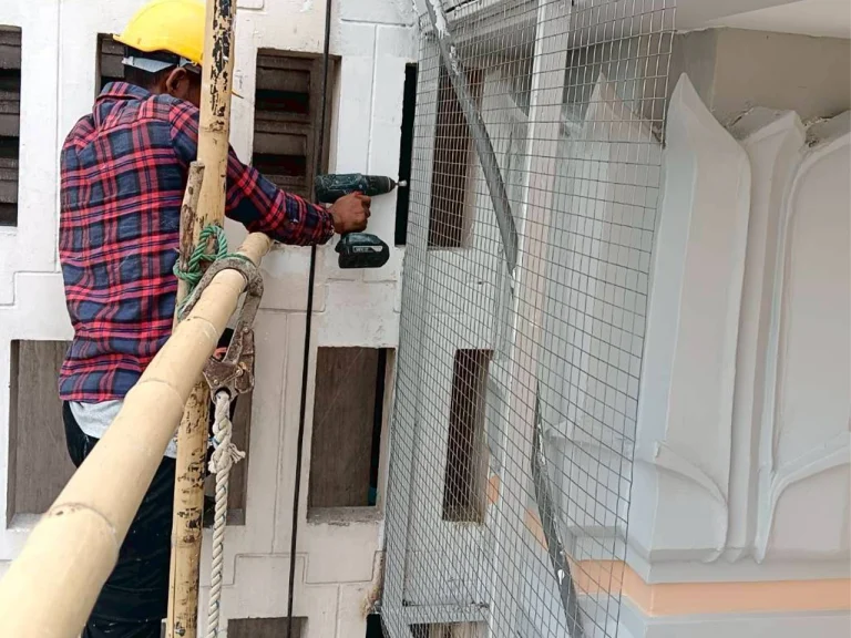 ติดตั้งตาข่ายกันนก